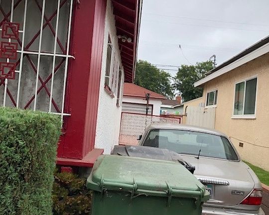 5th image of 2603 W 112th St