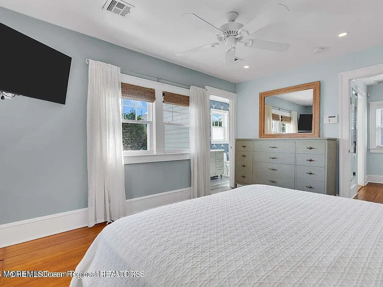 321 14th Ave — Photo 18