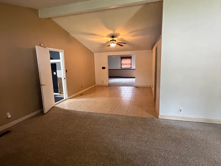 3301 Canterbury Dr — Photo 7