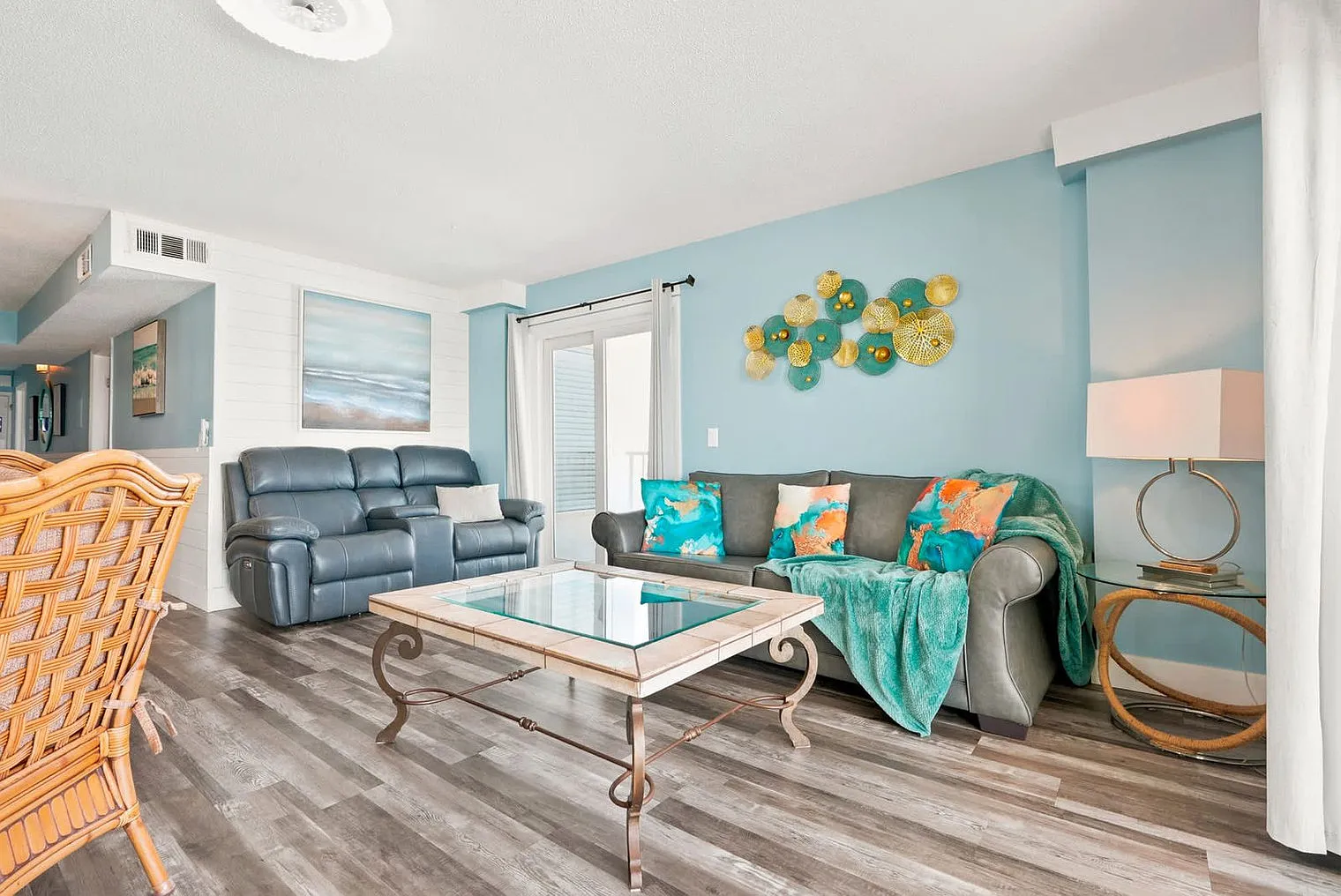 2 bed, 2.0 bath, 979 sqft, $2,160 — Photo 2