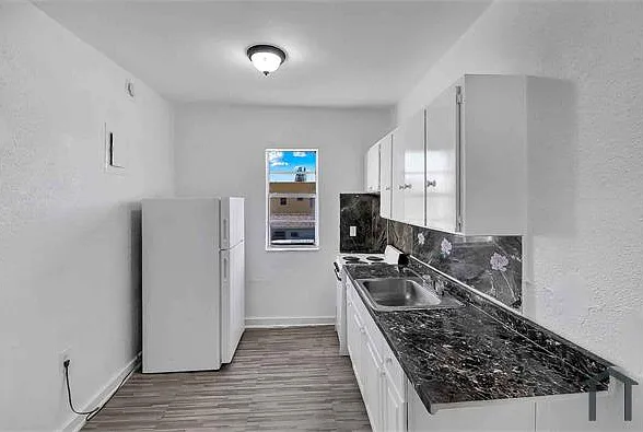 544 NW 23rd Ct — Photo 3