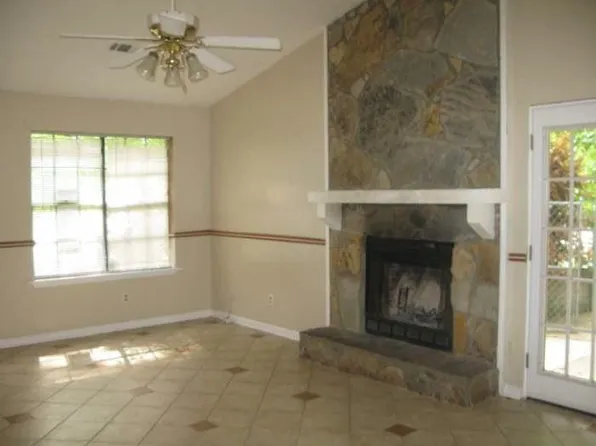 704 Harvard Dr NW, Lilburn, GA 30047