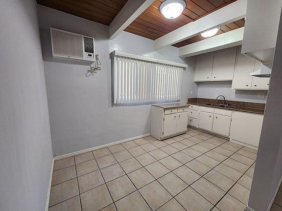 2nd image of 1724 State St #17243