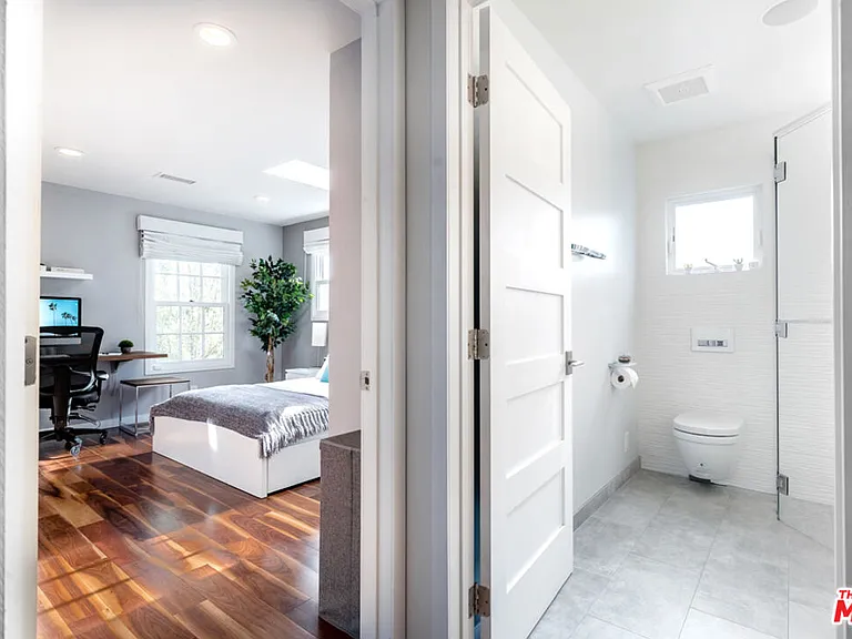 3769 Greenwood Ave — Photo 10