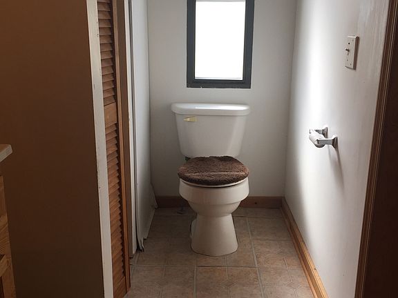 4th image of 626 S Huckleberry Ave