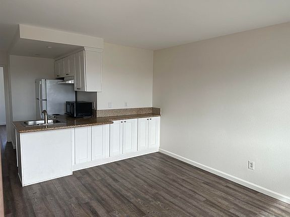 2nd image of 3844 Swift Ave