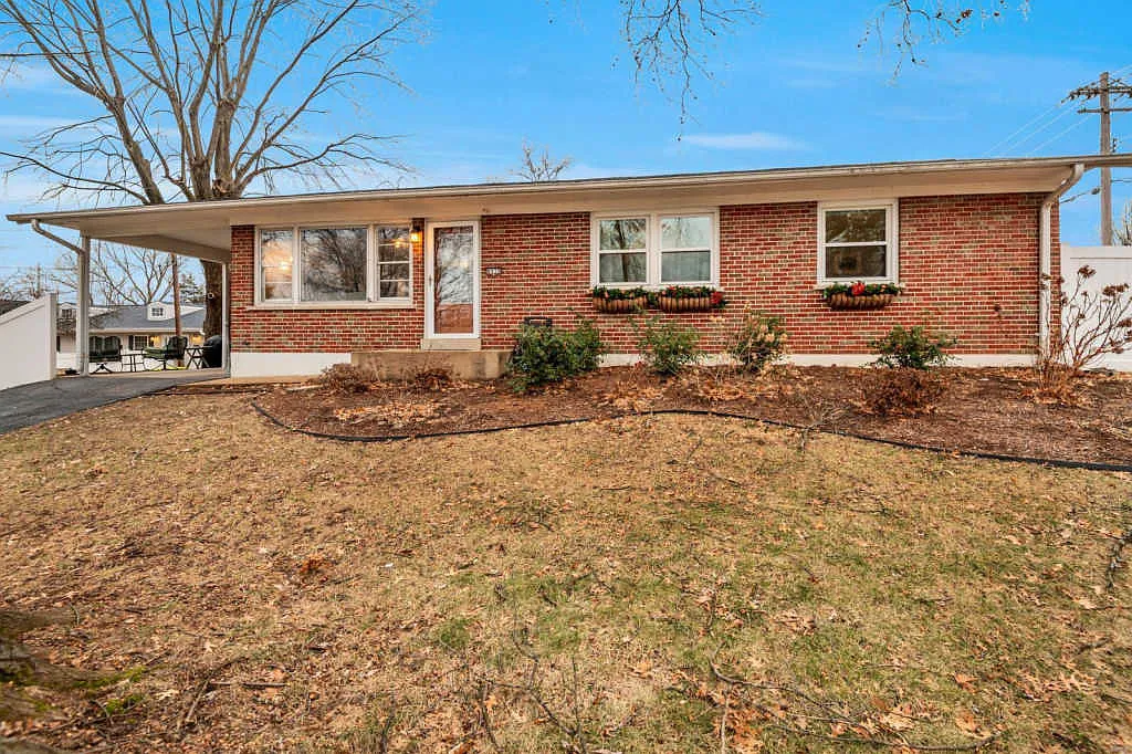 8935 Pardee Rd photo 1