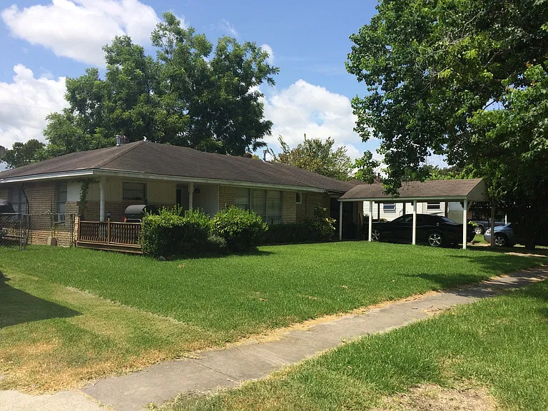 305 Midway Dr — Photo 3