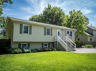 10 Rigby Rd, Center Moriches, NY 11934