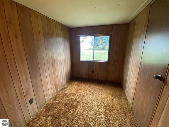 4th image of 2981 Lake Shore Dr