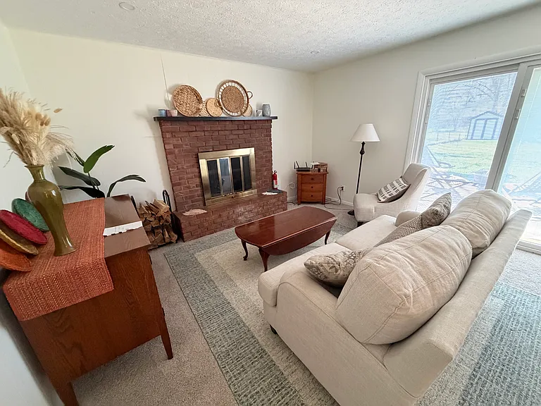 8036 Wallingwood Dr — Photo 5