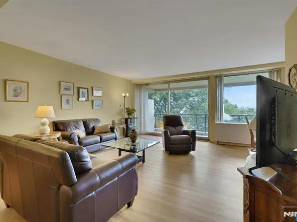 1 Horizon Rd APT 408, Fort Lee, NJ 07024