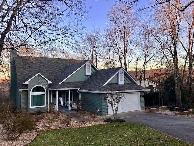 1st image of 2141 Hawthorne Ln