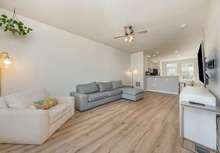 1208 Alum Spring Rd — Photo 3