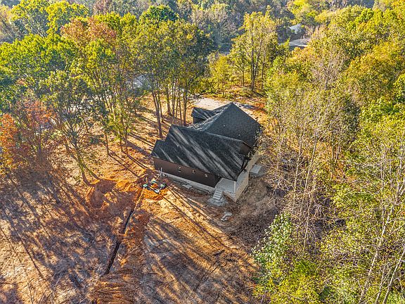 5th image of 2638 Moody Rd