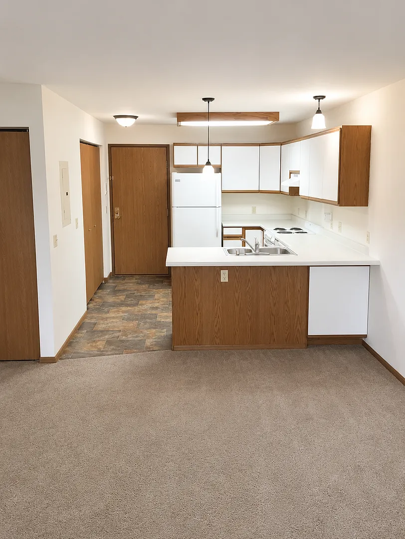 404 E Wilson St — Photo 1