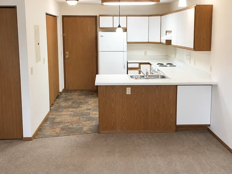 404 E Wilson St — Photo 2