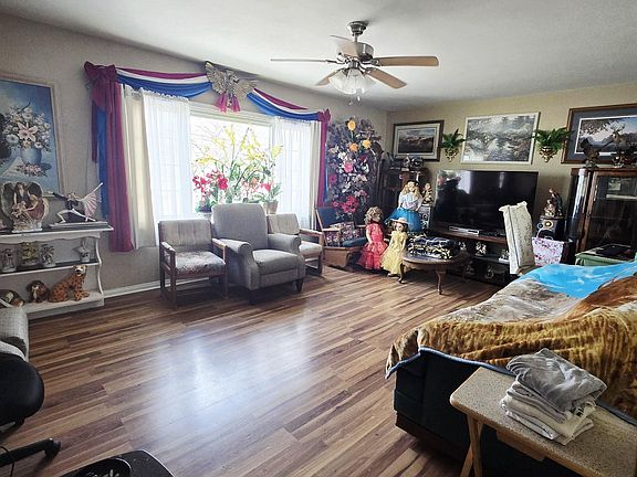 5th image of 114 Geneva Dr