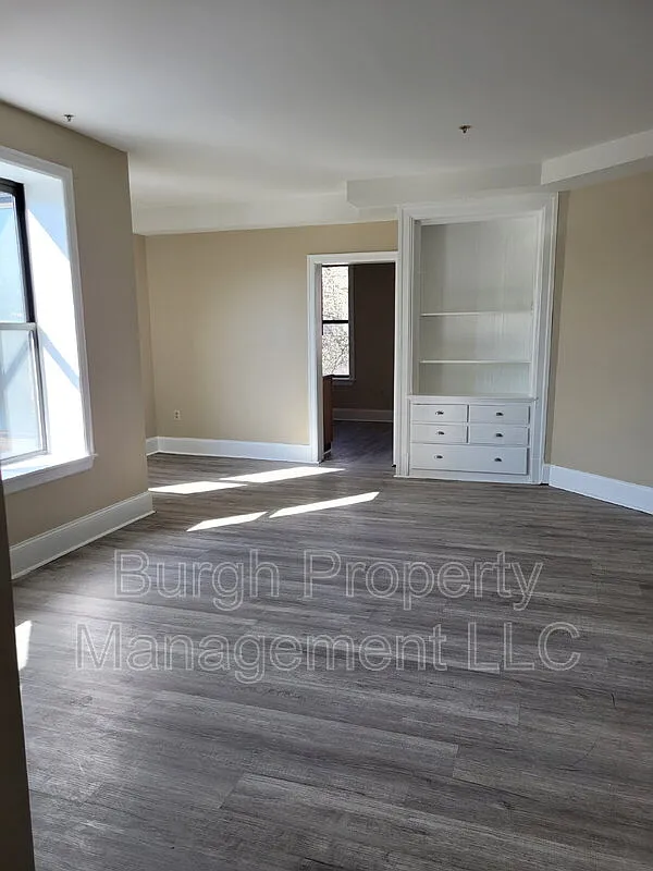 2 bed, 1.0 bath, $995 — Photo 2