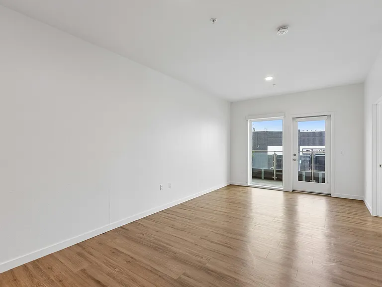 Maxwell Apartments — Photo 36