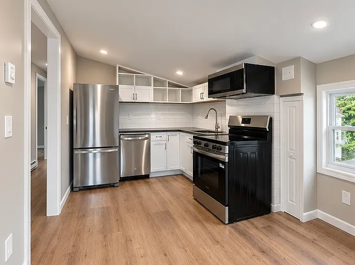 3 bed, 800 sqft, $1,975 — Photo 4