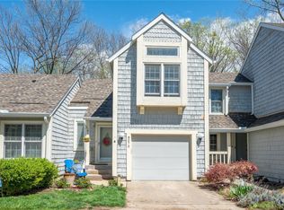 8073 Cobblestone Rd, Urbandale, IA 50322