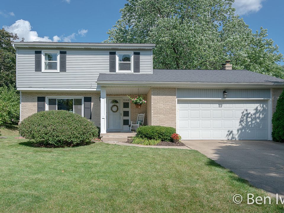 1st image of 1044 Walwood Dr NE