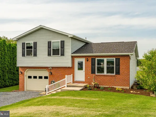 563 Airport Rd, New Holland, PA 17557