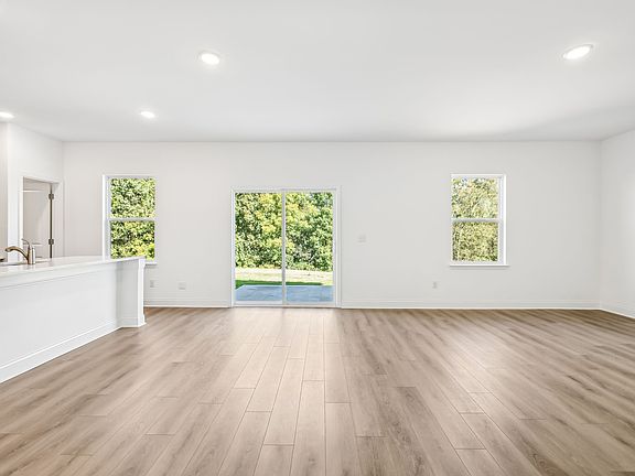 Cades Bluff - Westmore Interior Image 2