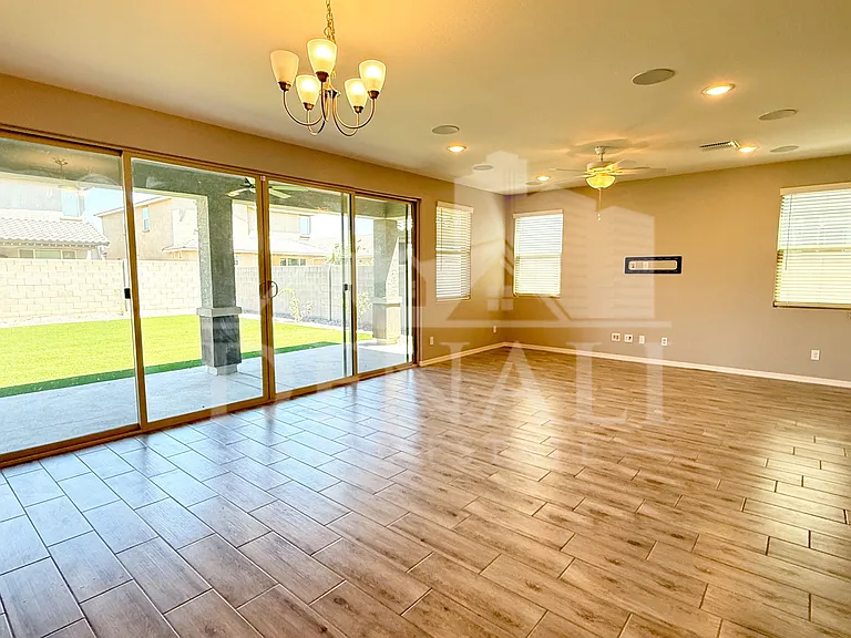 15068 W Pierce St — Photo 6