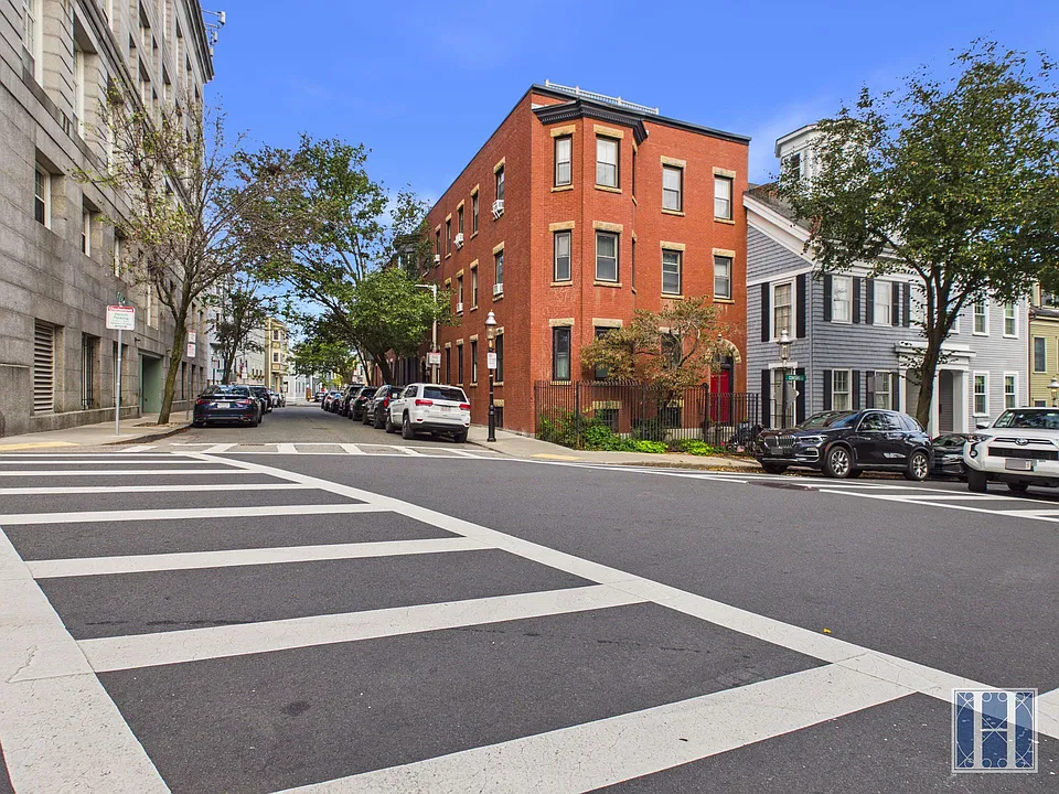 3 Bartlett St