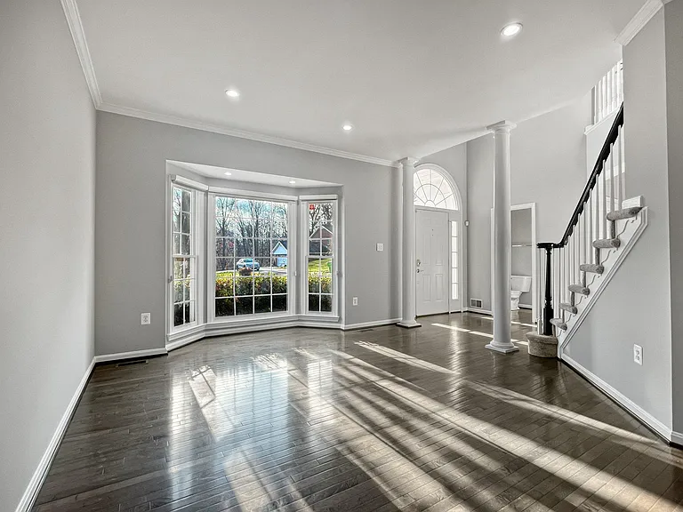 214 W Locust St — Photo 2