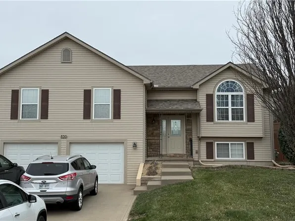 530 Holiday Ct, Lansing, KS 66043