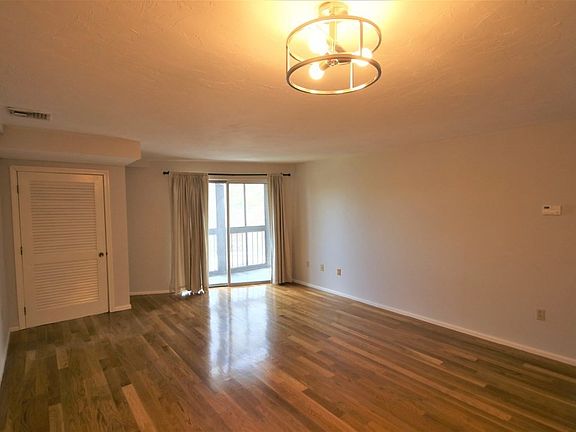 3rd image of 64 Willard St APT 204