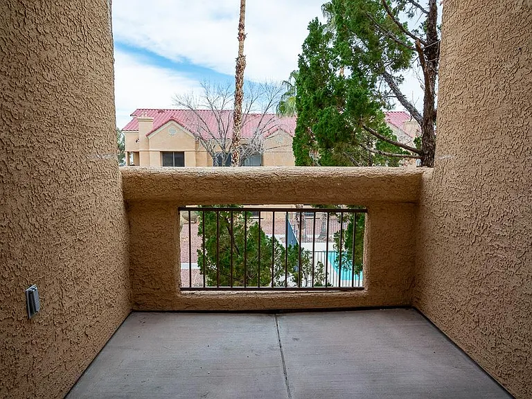900 Heavenly Hills Ct #220 — Photo 11