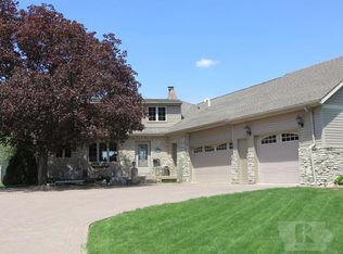 1830 Springview Dr, Mason City, IA 50401
