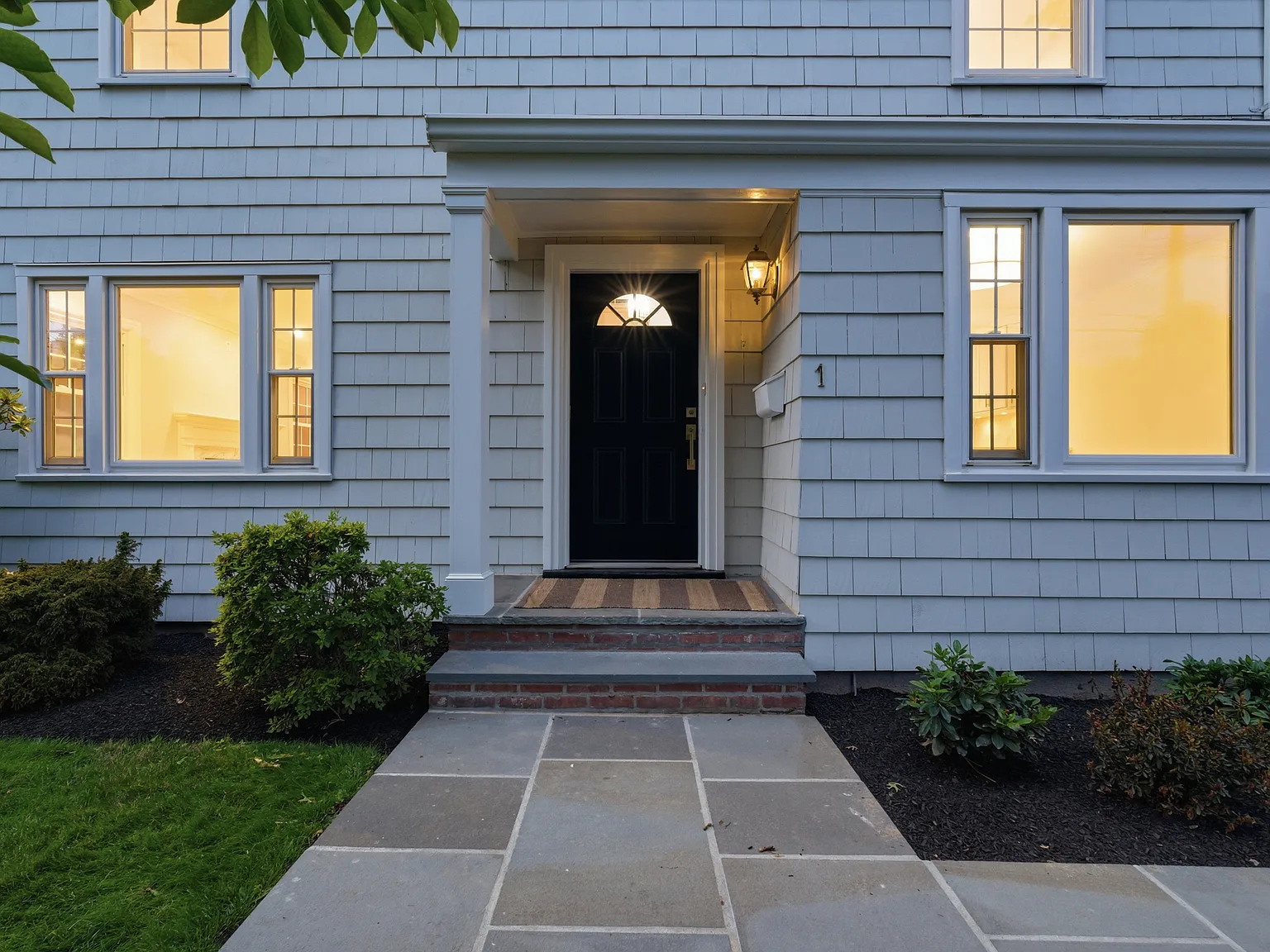 3 bed, 1900 sqft, $8,000 — Photo 3