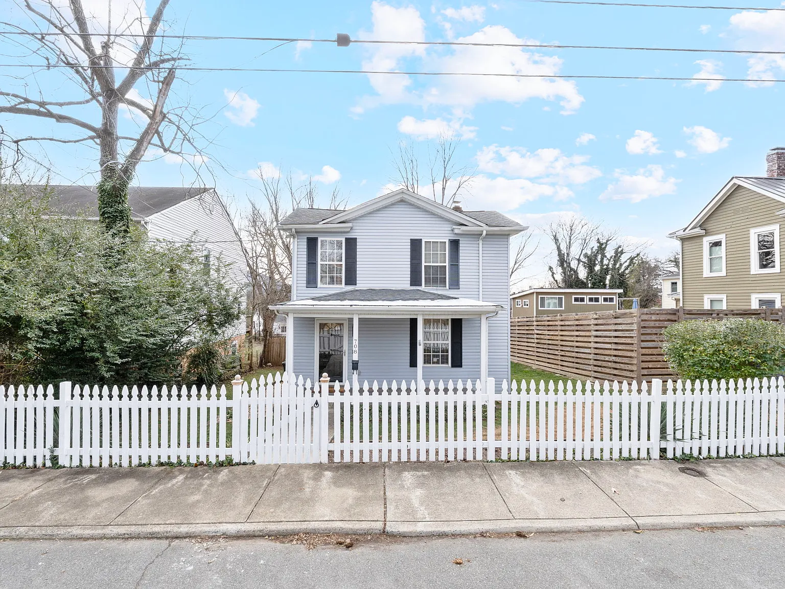 3 bed, 1577 sqft, $3,950 — Photo 1