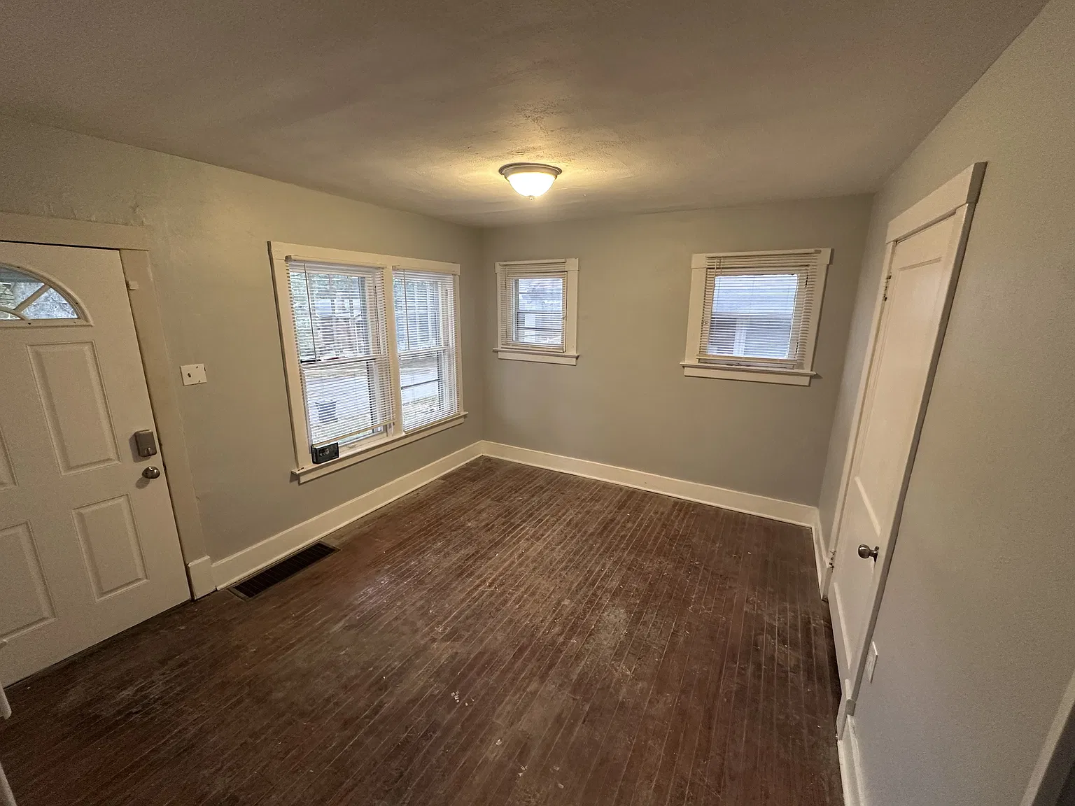 3 bed, 971 sqft, $1,350 — Photo 3