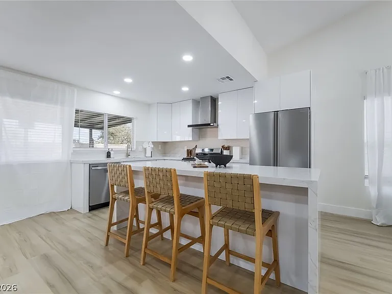 3138 Belvedere Dr — Photo 12