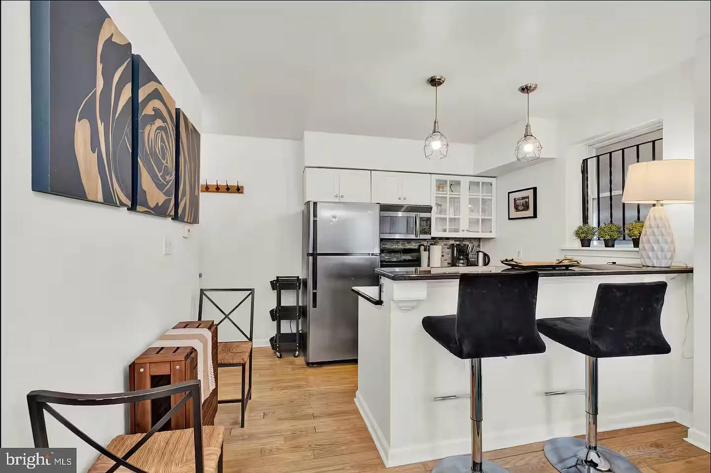 2 bed, 800 sqft, $1,975 — Photo 2