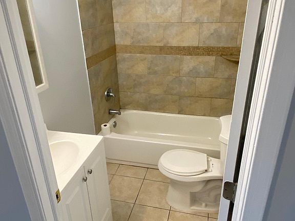 3rd image of 170 Manheim St #3