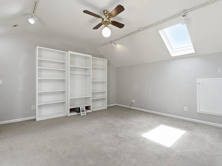 205 Fairmont Ct — Photo 28