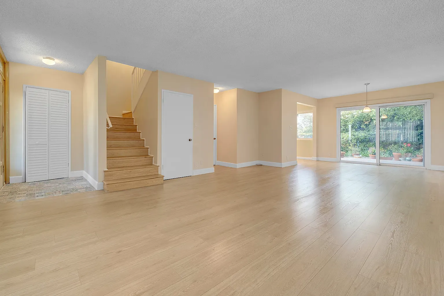 3 bed, 2.5 bath, 1400 sqft, $4,500 — Photo 3
