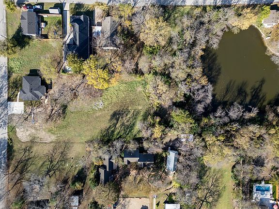 5th image of 605 Bost St
