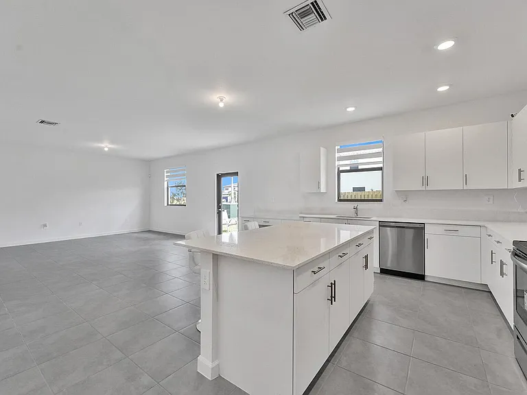 11904 SW 240th St — Photo 5