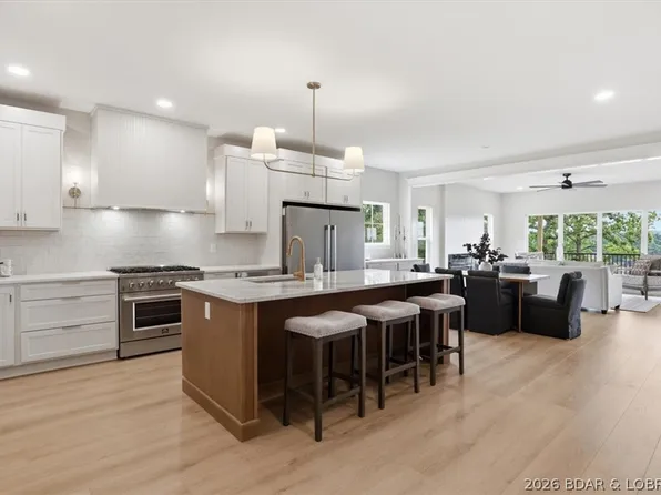 420 Outer Dr, Lake Ozark, MO 65049