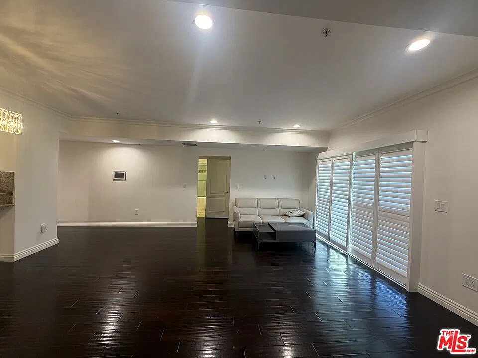 3 bed, 2.0 bath, 1490 sqft, $3,400 — Photo 3