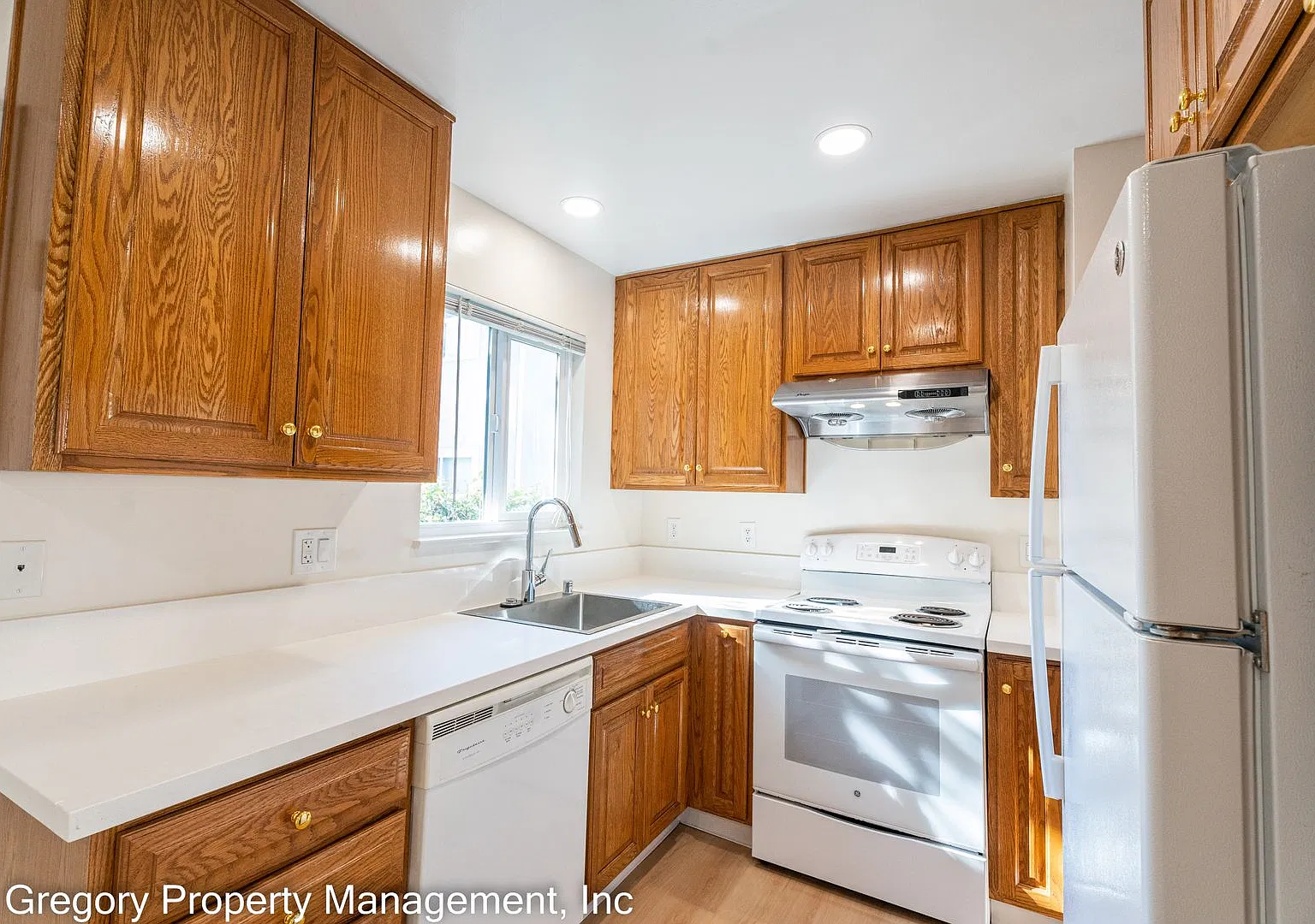 1236 Regent — Photo 3