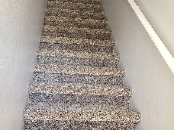 5th image of 217 Meadow Ct APT B